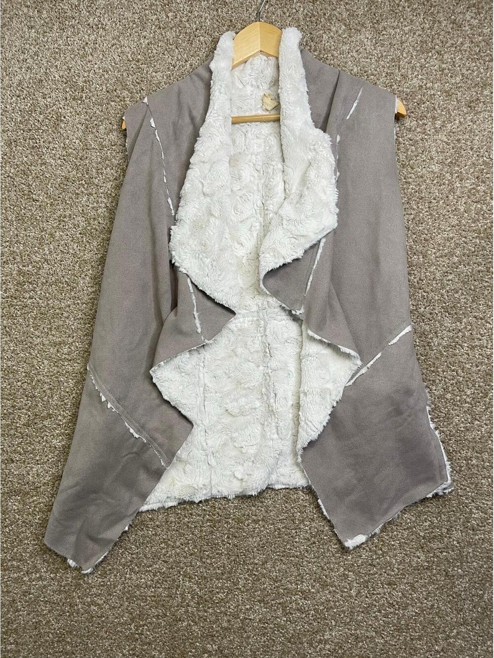 Onethelana Vest Womens M Gray White Faux Fur Open Front Sleeveless Boho Style